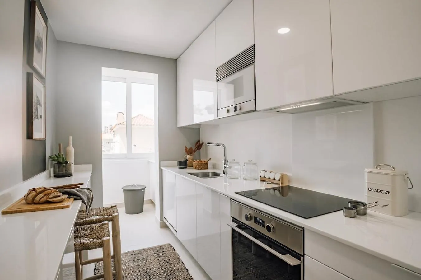 Arne - 3 Bedrooms In Alvalade Lisbon